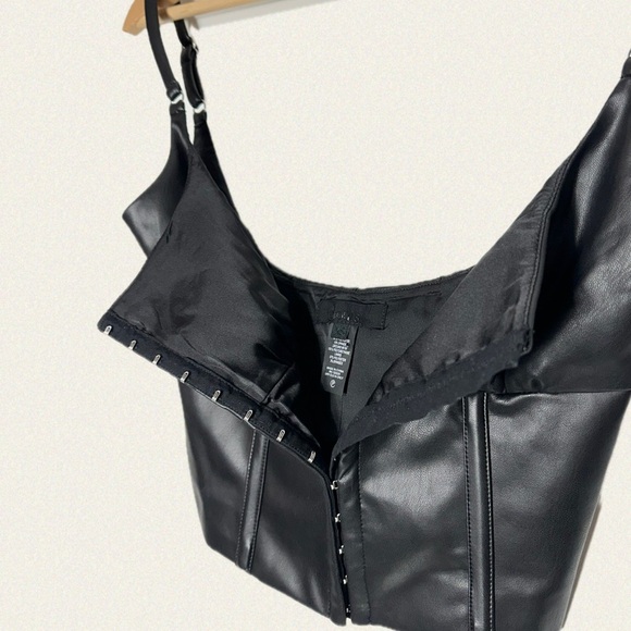 h:ours Doyle Top - Picture 6 of 6